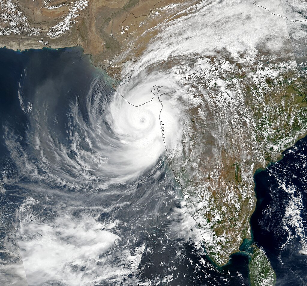 चक्रीवादळ सुरक्षेसंबंधी माहिती (Cyclone / Hurricane Preparations)