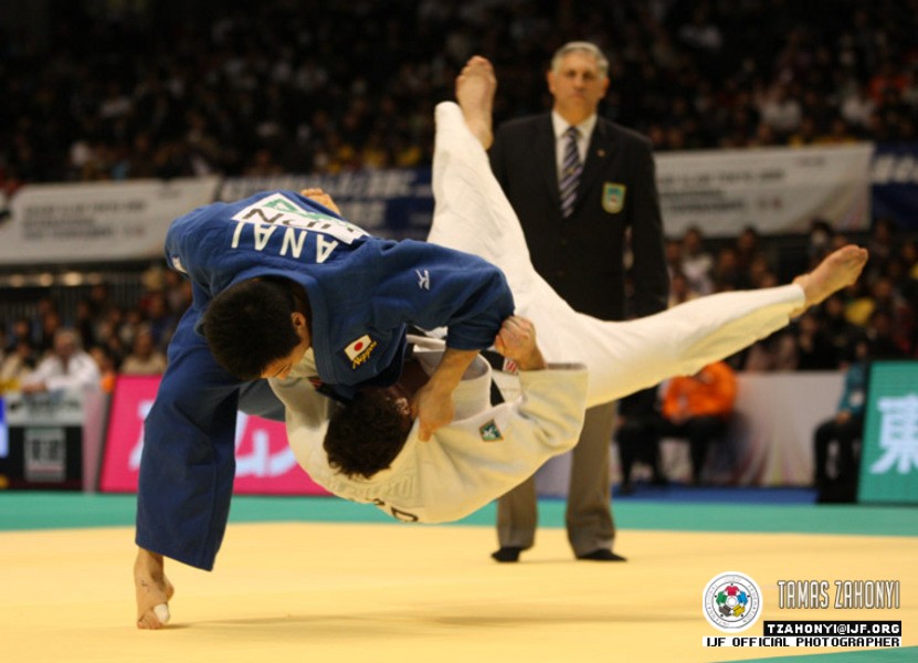 Takamasa Anai takes down his opponent during the Grand Slam Tokyo Judo Martial Arts game.